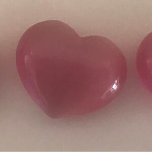 Pink cat’s eye heart